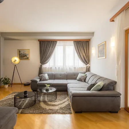 Apartment Ps Split